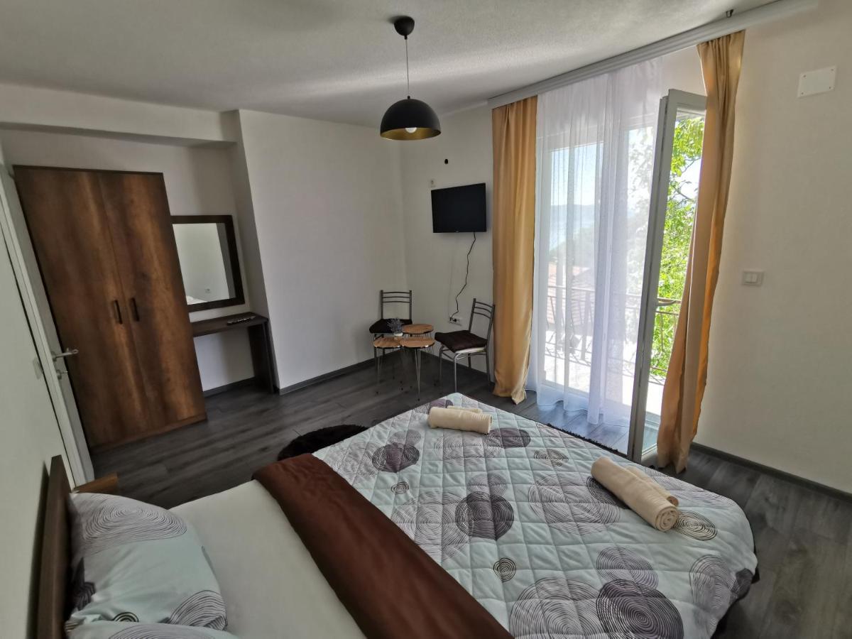 Gopo Guesthouse Elshani Ngoại thất bức ảnh