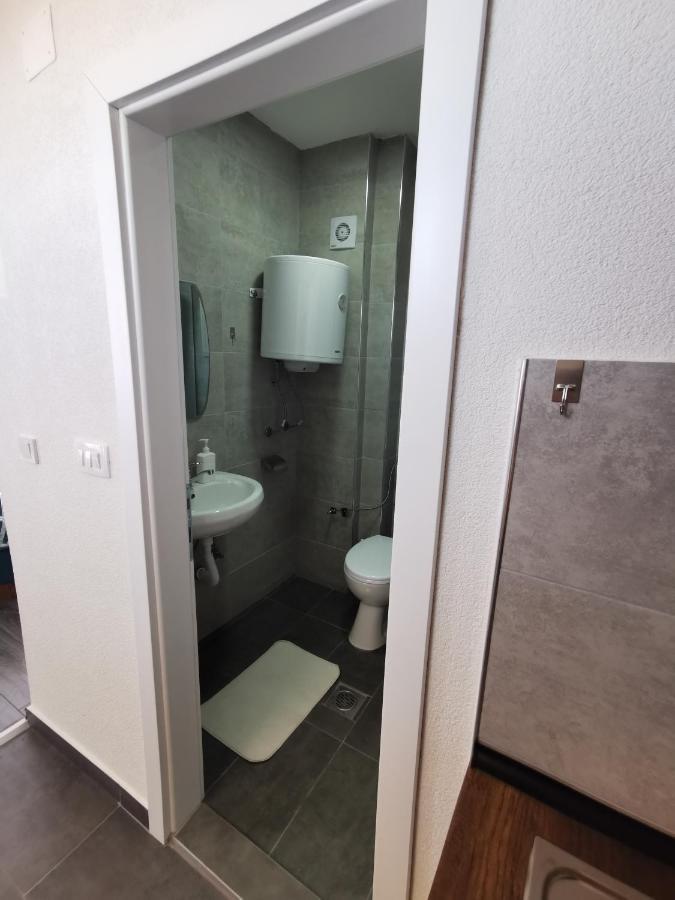 Gopo Guesthouse Elshani Ngoại thất bức ảnh