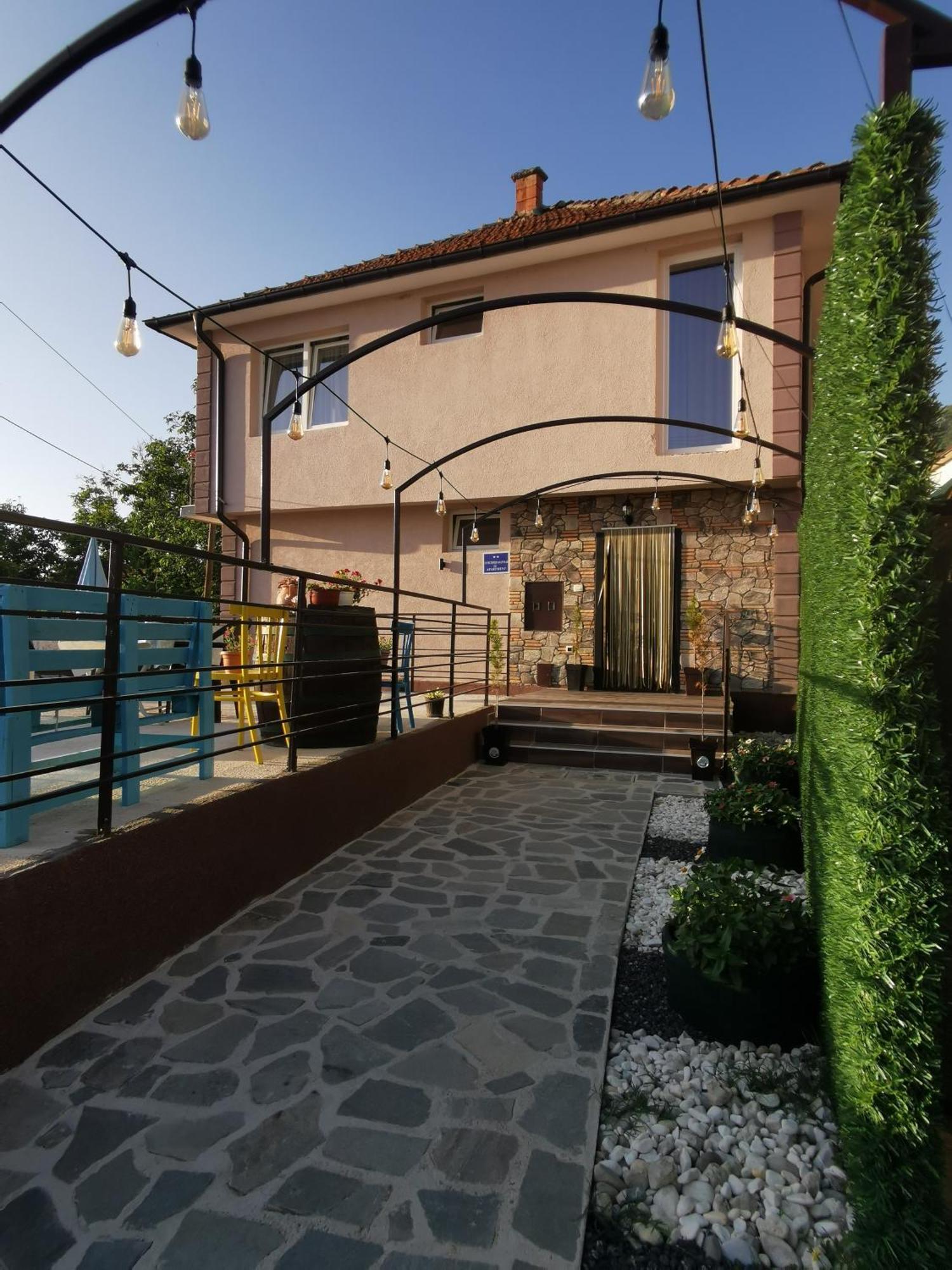 Gopo Guesthouse Elshani Ngoại thất bức ảnh